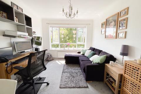 2 bedroom flat for sale, Southbourne Grove, Westcliff-on-Sea SS0