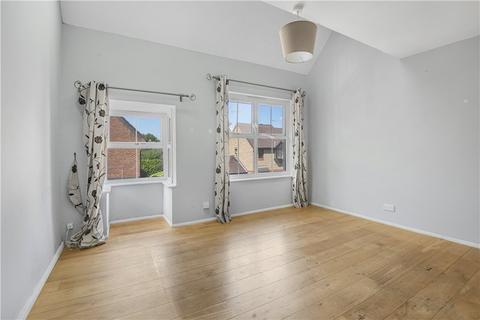 18 Badgers Close, Woking, GU21 3JF