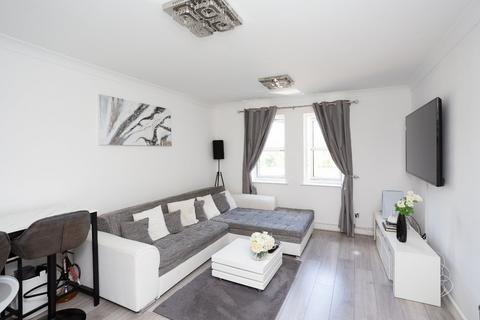 2 bedroom apartment for sale, North Orbital Road, Watford, Hertfordshire, WD25