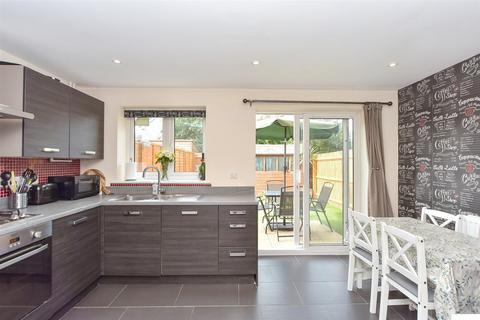 3 bedroom end of terrace house for sale, Tulip Close, Minster-On-Sea, Sheerness, Kent