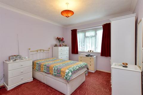 2 bedroom ground floor flat for sale, Bulkington Avenue, Worthing, West Sussex