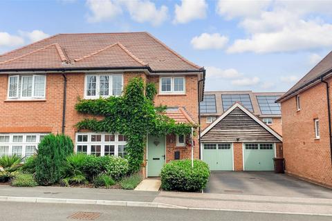 3 bedroom flat for sale, Clay Place, Halling, Rochester, Kent