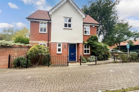 4 bedroom link detached house for sale, Bramble Tye, Noak Bridge, Basildon, Essex