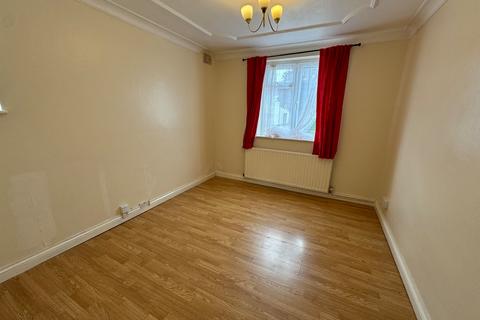 3 bedroom end of terrace house to rent, Craigweil Drive, Stanmore, HA7