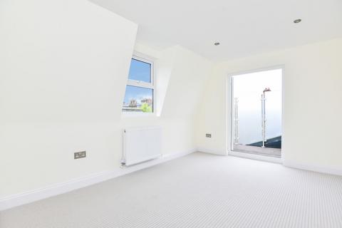 3 bedroom apartment to rent, Dinsmore Road Balham SW12