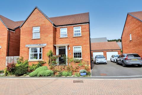 4 bedroom detached house for sale, Doddrells Close, Wells