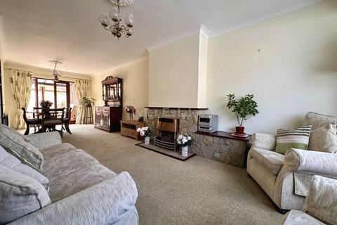 19 Burstead Drive, Billericay, CM11 2QP