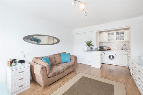 Studio to rent, Cambalt Road, SW15