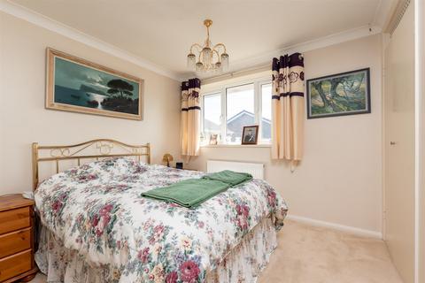 15 Aintree Close, Gravesend, DA12 5AS