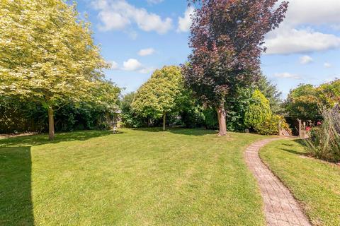 15 Aintree Close, Gravesend, DA12 5AS