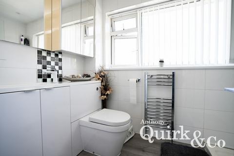 1 Brookside, Canvey Island, SS8 9XY