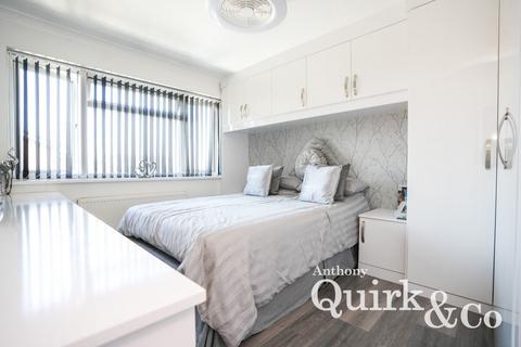 1 Brookside, Canvey Island, SS8 9XY
