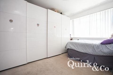 1 Brookside, Canvey Island, SS8 9XY