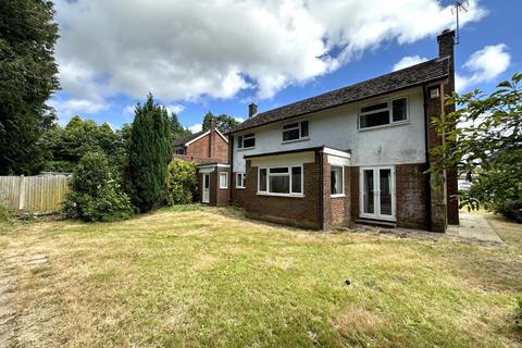 Easdale Highfield Crescent, Hindhead, GU26 6TG