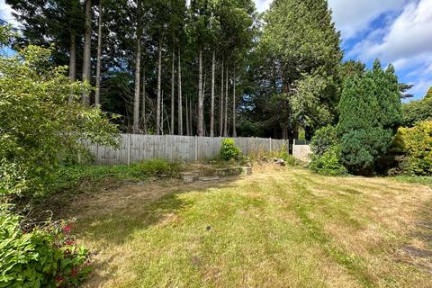 Easdale Highfield Crescent, Hindhead, GU26 6TG
