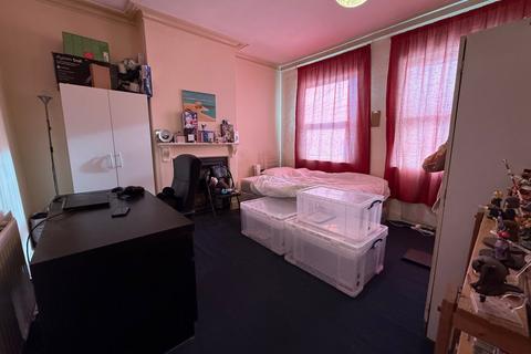 1 bedroom in a house share to rent, Granville Road, Wood Green