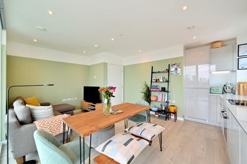 2 bedroom flat for sale, Kitson House, London E3