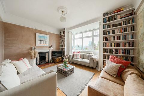 2 Bramley Avenue, Coulsdon, CR5 2DP