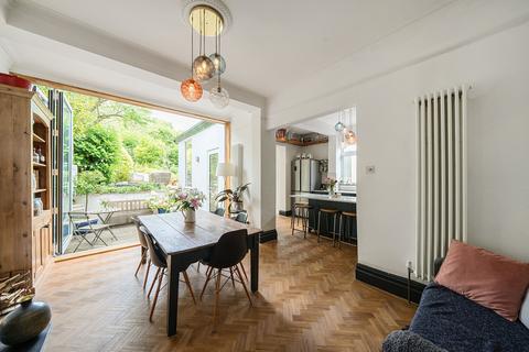 2 Bramley Avenue, Coulsdon, CR5 2DP