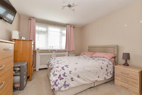 3 bedroom semi-detached house for sale, Cedar Avenue, Wickford, Essex