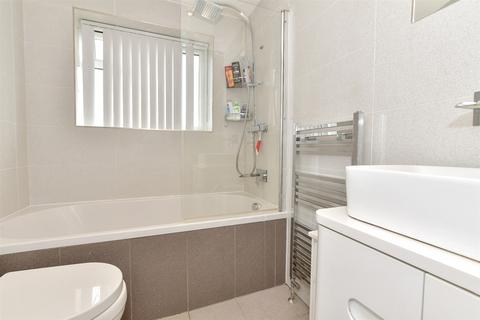 71 Cedar Avenue, Wickford, SS12 9DU