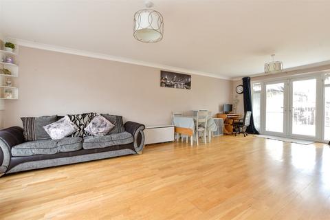 71 Cedar Avenue, Wickford, SS12 9DU