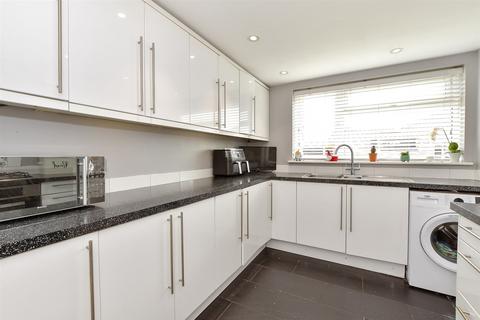 71 Cedar Avenue, Wickford, SS12 9DU