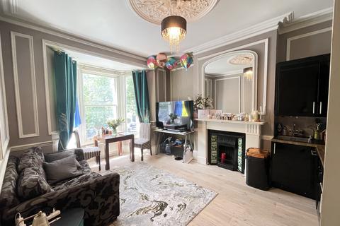 1 bedroom flat for sale, Hammersmith Grove, Hammersmith, London W6