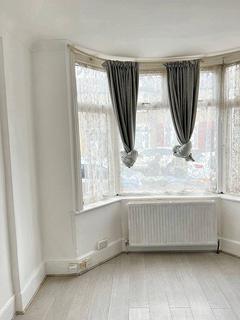 2 bedroom flat to rent, Durham Road, London N9