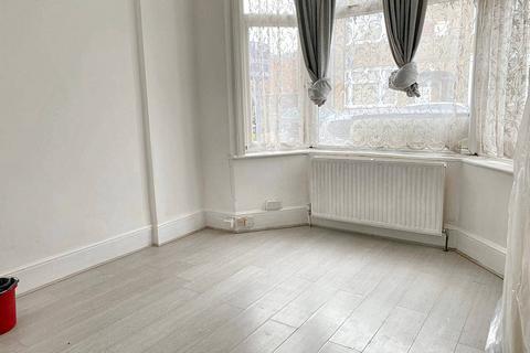 2 bedroom flat to rent, Durham Road, London N9