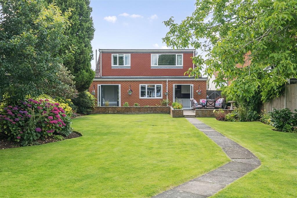 Hempstead Road, Gillingham ME7 3 bed detached house for sale £600,000
