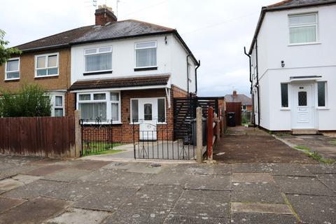 3 bedroom semi-detached house to rent, Milford Road, Leicester LE2