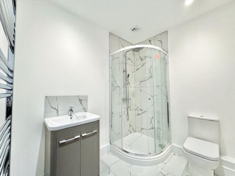 En suite bedroom 2