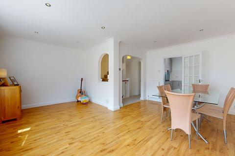 20 Beech Close, Folkestone, CT19 5TB