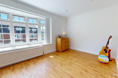 20 Beech Close, Folkestone, CT19 5TB