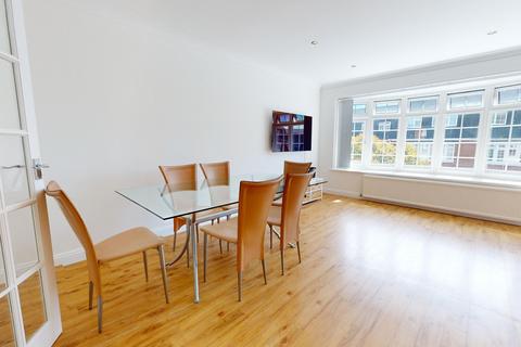 20 Beech Close, Folkestone, CT19 5TB