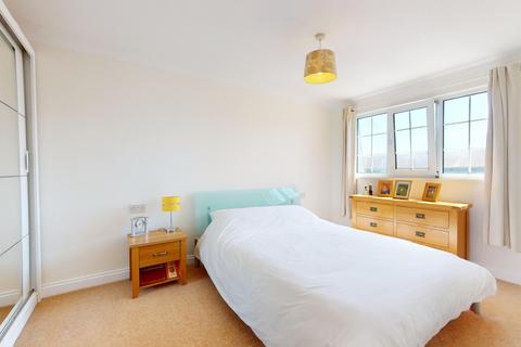 20 Beech Close, Folkestone, CT19 5TB