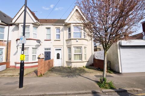 3 bedroom end of terrace house for sale, Park Avenue, Southall