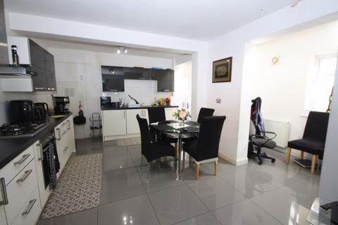 3 bedroom end of terrace house for sale, Park Avenue, Southall