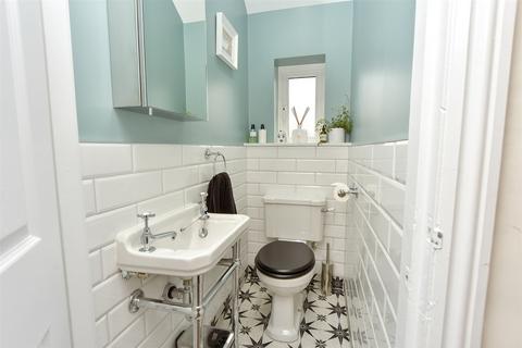 37 Bobbing Hill, Bobbing, Sittingbourne, ME9 8NY