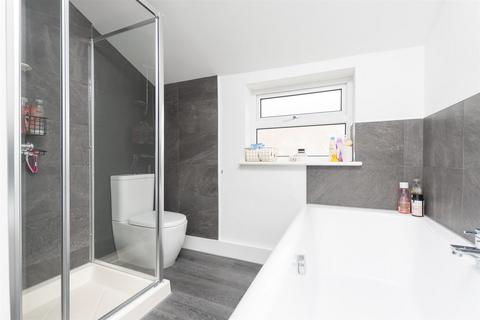 17 Bartlett Road, Gravesend, DA11 7LU