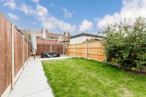 17 Bartlett Road, Gravesend, DA11 7LU