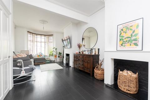 17 Bartlett Road, Gravesend, DA11 7LU