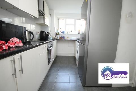 3 bedroom flat to rent, London N1