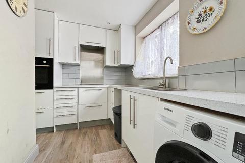 1 bedroom flat for sale, The Street, Woodnesborough, Sandwich, Kent, CT13 0QT