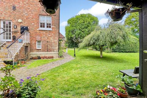 1 bedroom flat for sale, The Street, Woodnesborough, Sandwich, Kent, CT13 0QT