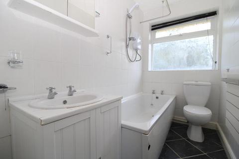 2 bedroom maisonette for sale, Heywood Close, Round Green, Luton, Bedfordshire, LU2 7LP