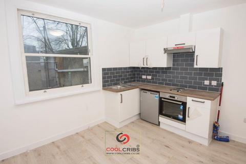 Studio to rent, Warwick Road SW5