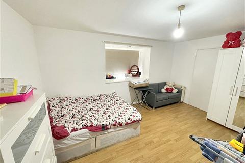 Studio to rent, Horner Court, South Birkbeck Road, Leytonstone