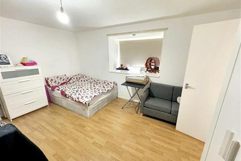 Studio to rent, Horner Court, South Birkbeck Road, Leytonstone